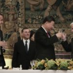 Athens; ceremony; dinner; diplomacy; Greece; meeting; official visit; Presidential Mansion; presidential palace; Αθήνα; Προεδρία της Δημοκρατίας; Προεδρικό Μέγαρο; γεύμα; δείπνο; επίσκεψη; φαγητό; Xi Jinping; General Secretary of the Communist Party of China; Σι Τζινπίνγκ; Πρόεδρος της Λαϊκής Δημοκρατίας τη; Κίνα; China; Prokopis Pavlopoulos; Προκόπης Παυλόπουλος; Κυριάκος Μητσοτάκης; Kyriakos Mitsotakis;